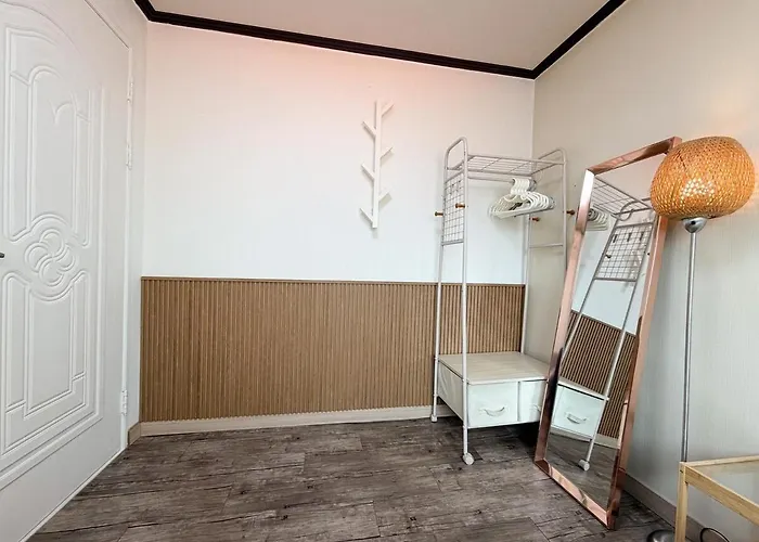 For Family Group, 4min To Station Apartment