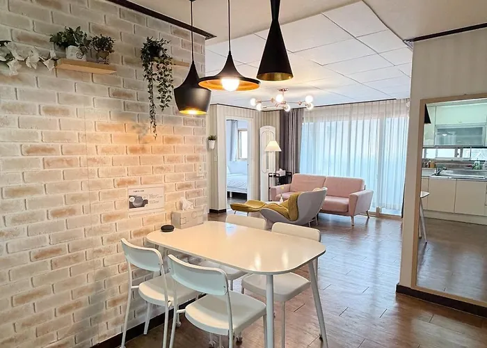 For Family Group, 4min To Station Apartment *