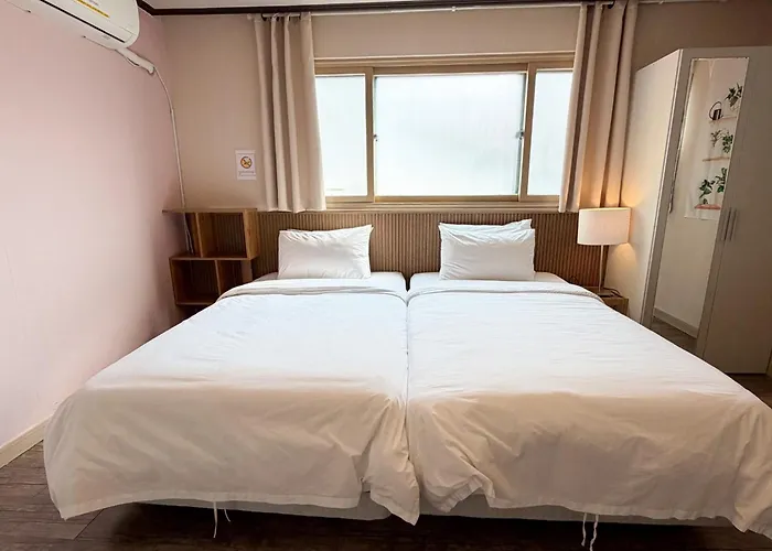 For Family Group, 4min To Station Apartment *